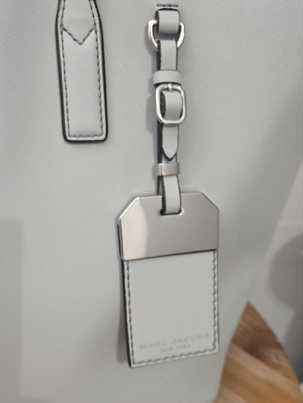 Marc Jacobs Luggage Tag Tote Griffin Gray - Picture 3 of 16